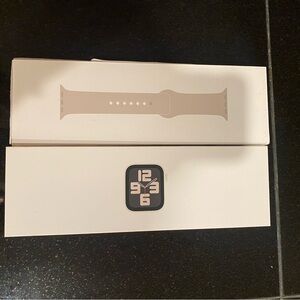 Apple Smartwatch M/L with White Band